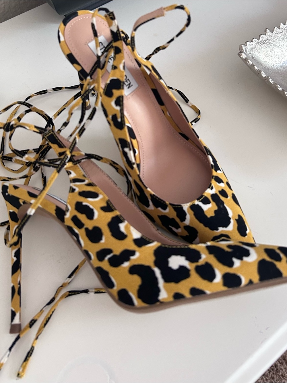 Steve Madden Leopard Lace-Up Pointed Heels - Yellow/Black/White NIB - Picture 8 of 15